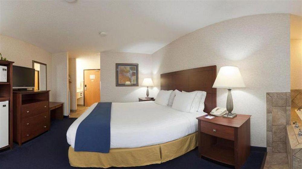 Holiday Inn Express Deforest By Ihg Exterior foto