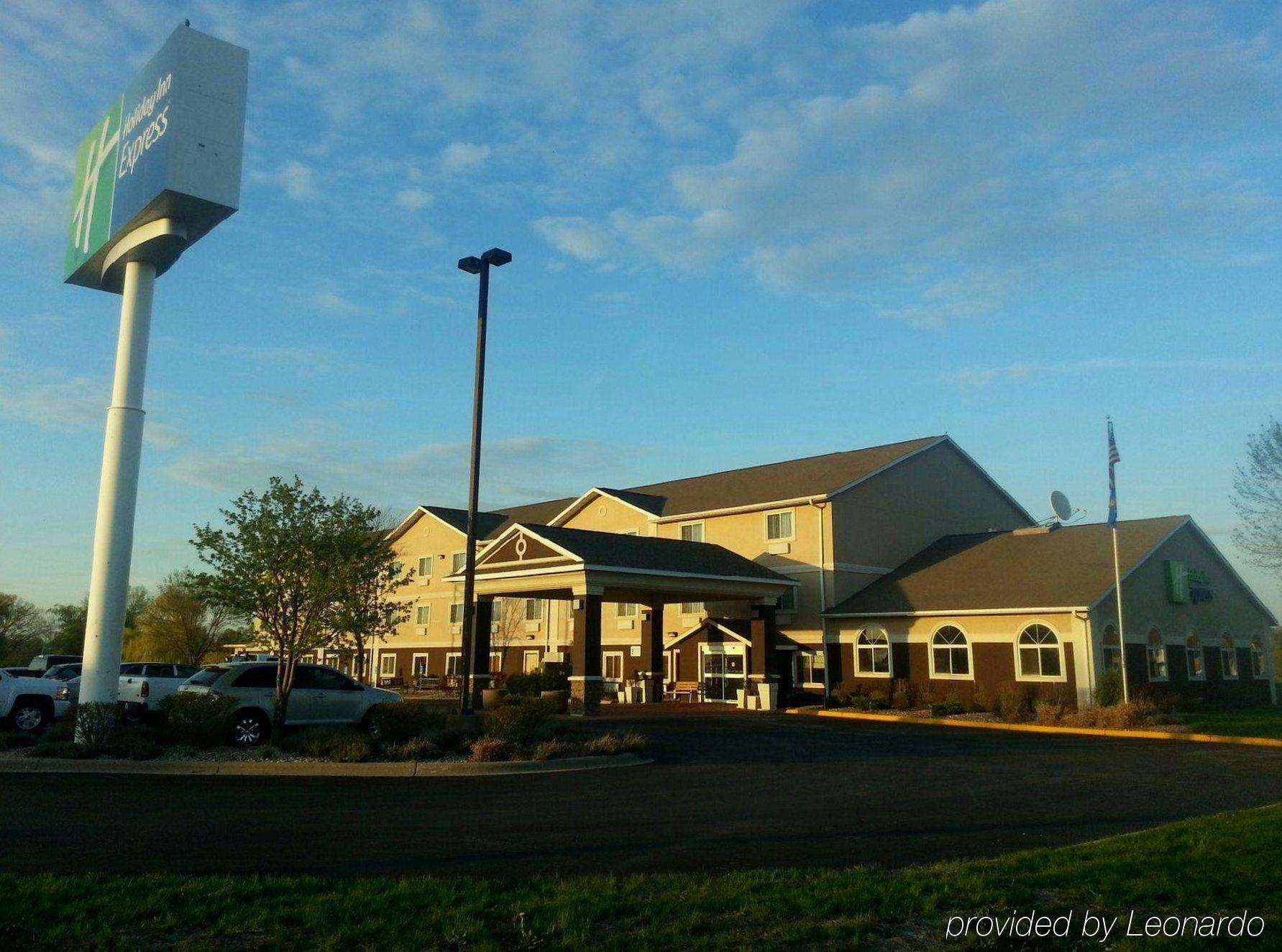 Holiday Inn Express Deforest By Ihg Exterior foto