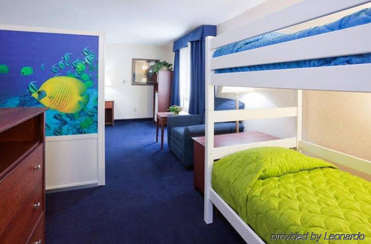 Holiday Inn Express Deforest By Ihg Exterior foto